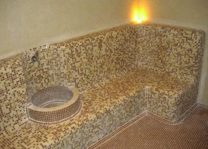 Comfortable In Sunset Complex, קושריצה